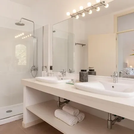 فيلة Spacious, Well Appointed, In A Wonderful Raised Location And Stunning Sea Views أذيخي
