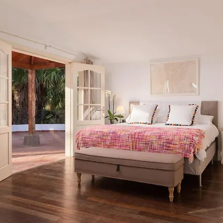 Spacious, Well Appointed, In A Wonderful Raised Location And Stunning Sea Views فيلة