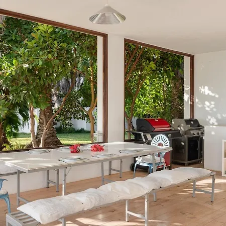 Spacious, Well Appointed, In A Wonderful Raised Location And Stunning Sea Views * أذيخي