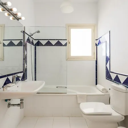 Spacious, Well Appointed, In A Wonderful Raised Location And Stunning Sea Views فيلة *