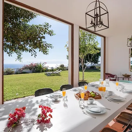 فيلة Spacious, Well Appointed, In A Wonderful Raised Location And Stunning Sea Views *