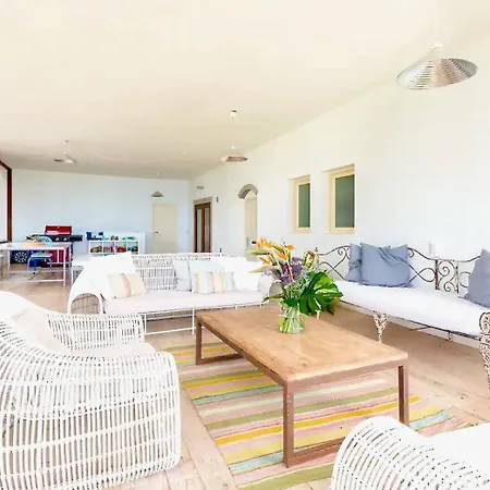Spacious, Well Appointed, In A Wonderful Raised Location And Stunning Sea Views فيلة *