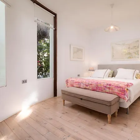 Вилла Spacious, Well Appointed, In A Wonderful Raised Location And Stunning Sea Views