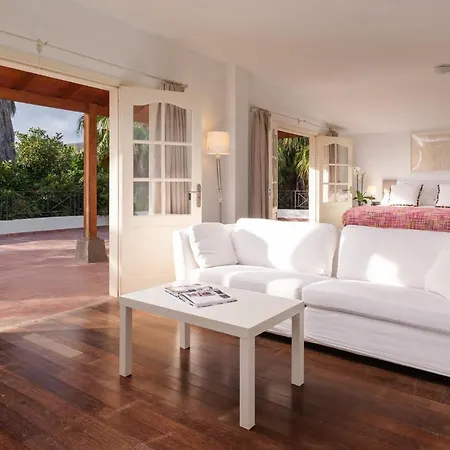 Вилла Spacious, Well Appointed, In A Wonderful Raised Location And Stunning Sea Views *