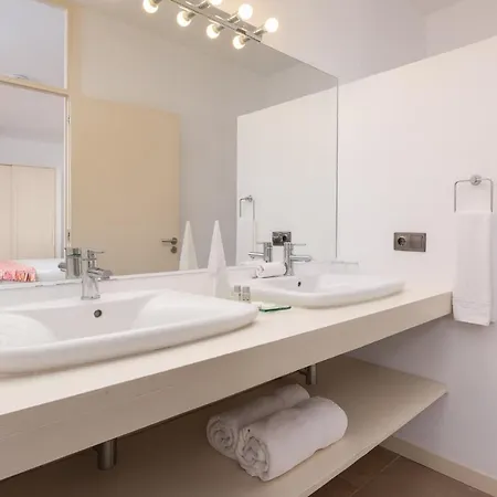 Spacious, Well Appointed, In A Wonderful Raised Location And Stunning Sea Views *