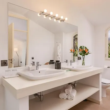Spacious, Well Appointed, In A Wonderful Raised Location And Stunning Sea Views Villa *