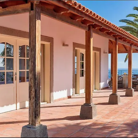 Villa Spacious, Well Appointed, In A Wonderful Raised Location And Stunning Sea Views Costa Adeje (Tenerife)