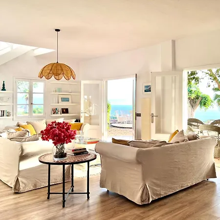 Spacious, Well Appointed, In A Wonderful Raised Location And Stunning Sea Views Villa Costa Adeje (Tenerife)